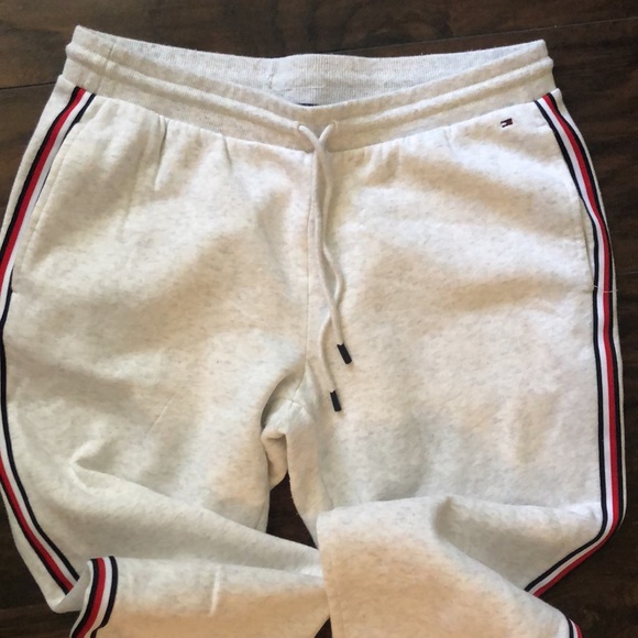Tommy Hilfiger sweatpants - Picture 2 of 4